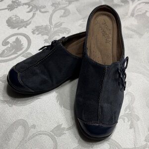 Women’s, like New, Natural Soul by Naturalizer navy suede clogs. Size 7